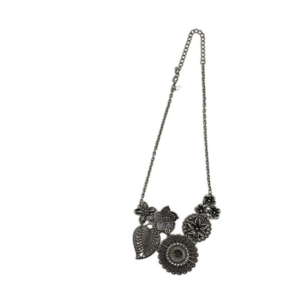 Premier Designs Necklace and Earrings Set Silver Tone Flower Jewelry Chain Set - Picture 9 of 11